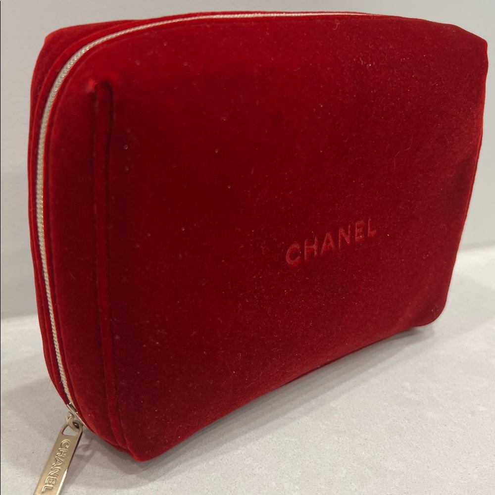 CHANEL Rich Red Velvet Case